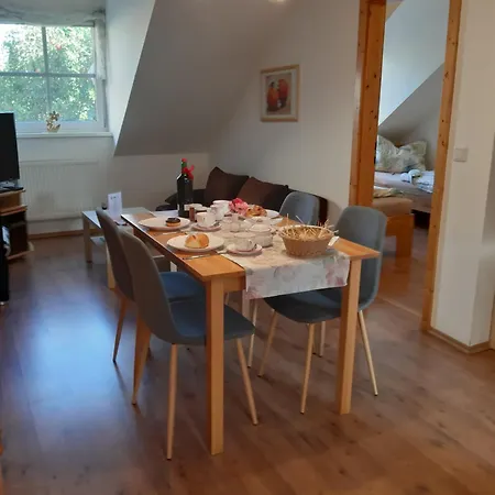 Am Arkadenhof Apartment Deutsch Haslau